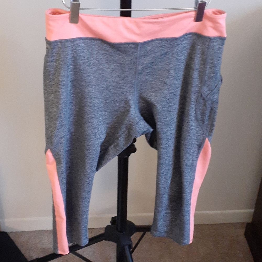 Forever 21 Grey and Peach Capri Leggings with Side Pocket - Women's Size Large